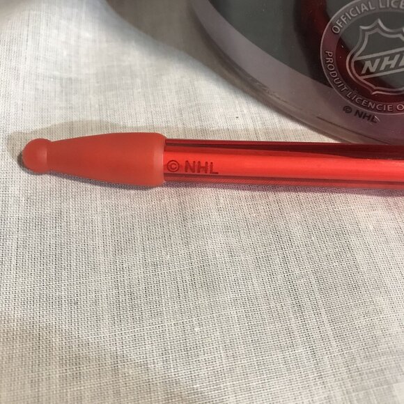 Calgary Flames Pens NHL Light Up Official Licensed Red LED 40 or More Blue Ink - Picture 3 of 9